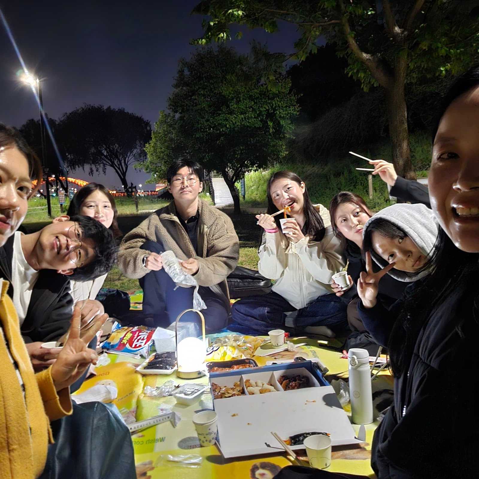 잔디 위에 펼친 돗자리, 시편 26편을 나눈 수요 저녁
