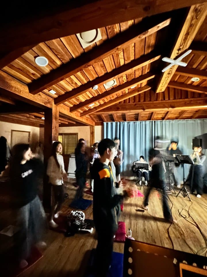 행신교회 청년부 수련회 한옥 찬양 예배